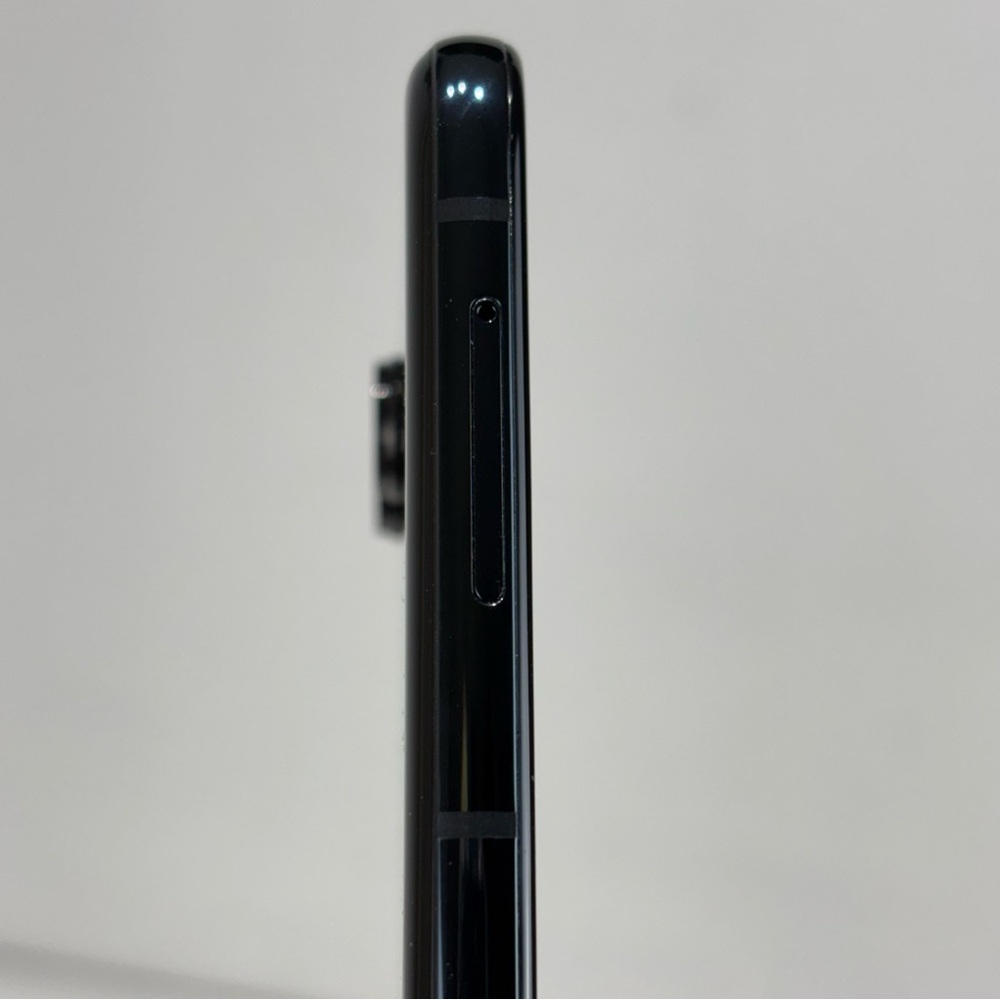 motorola razr 2024 USB Type-C XT2451-2
12+256GB Midnight Blue foldable phone - Picture 8 of 17